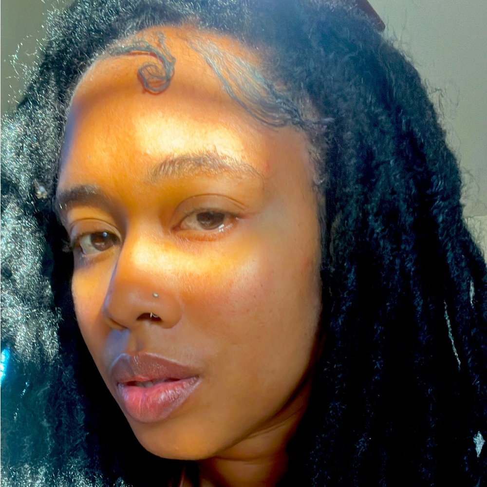 Meet your Posher, Chanel
